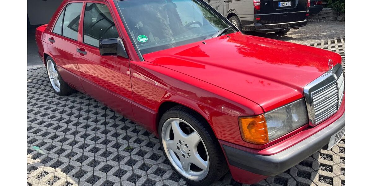 Mercedes-Benz 190 118.000 km 7.450 &euro; Krefeld 47809