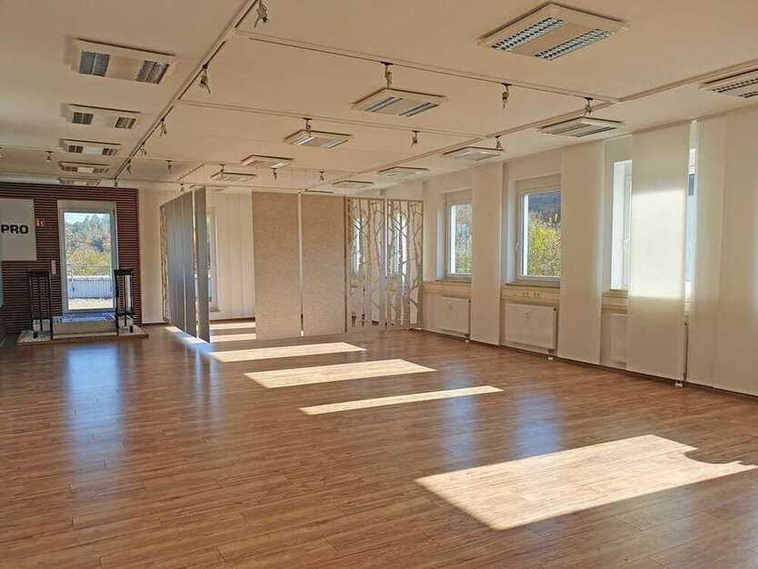 Büro in Fürstenfeldbruck 4.341,37 € 378 m²