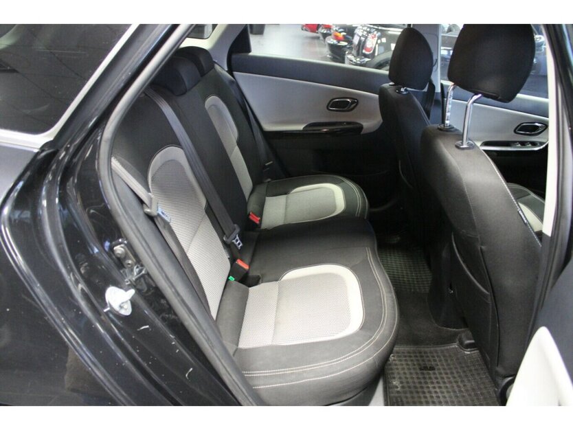 Kia ceed 1.4 CVVT SW Dream Team Edition 137.261 km 6.980 € Euskirchen 53881