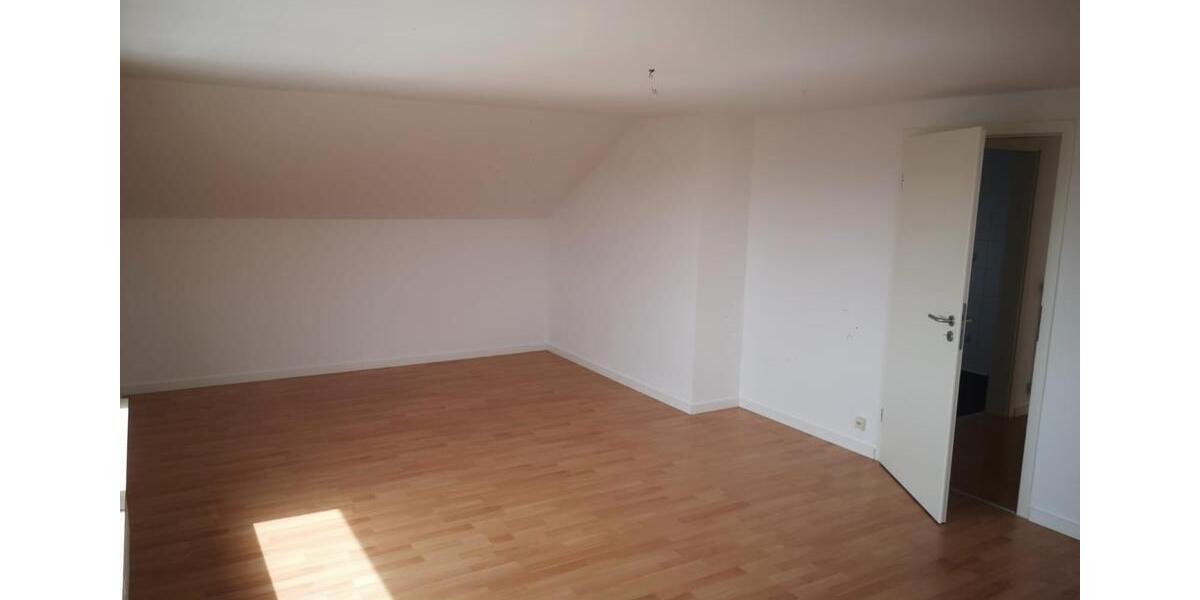 Dachgeschoßwohnung Siegburg - 3 Zimmer, 74 m&sup2;, 990&euro; | Angebot:25545139