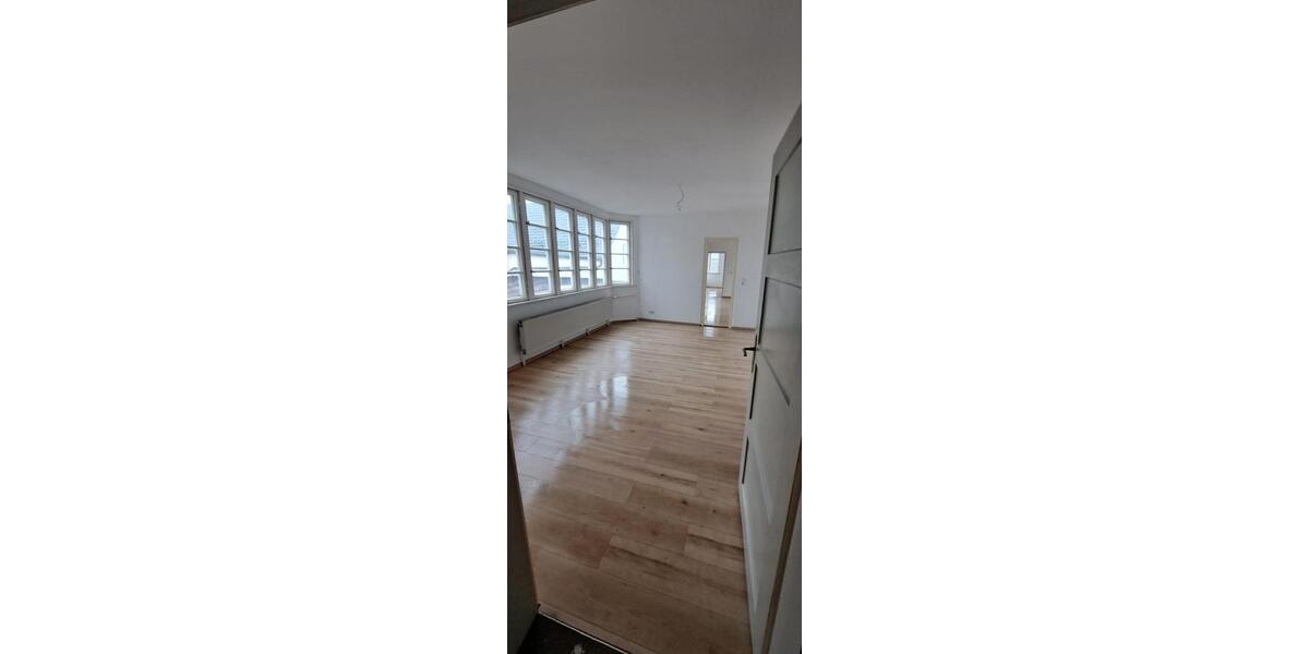 Etagenwohnung Wunsiedel - 3 Zimmer, 92 m&sup2;, 700&euro; | Angebot:25417762