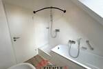 Gelegenheit, ab 01.10 frei! Schöne helle DG-Wohnung mit Balkon, Einbauküche und TG-Stellplatz! 2 zimmer