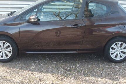 Peugeot 208 97.500 km 5.475 € Gräfenhainichen 06773