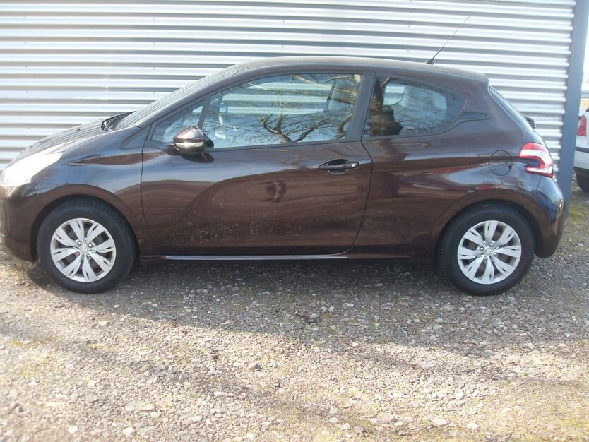 Peugeot 208 97.500 km 5.475 € Gräfenhainichen 06773