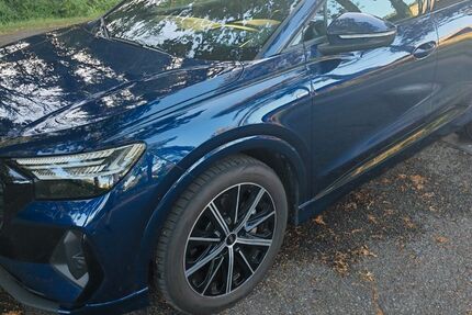 Audi Q4 e-tron 11.898 km 52.440 &euro; Ladbergen 49549