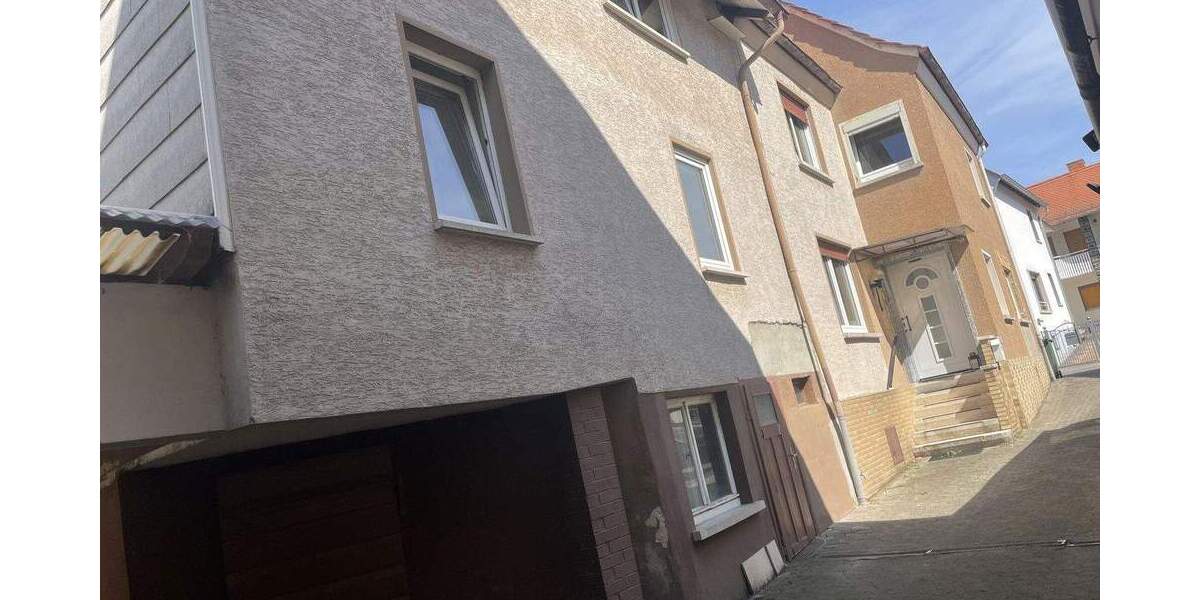 Mehrfamilienhaus, Wohnhaus Buseck Alten-Buseck - 7 Zimmer, 280 m&sup2;, 309.000&euro; | Angebot:25782526