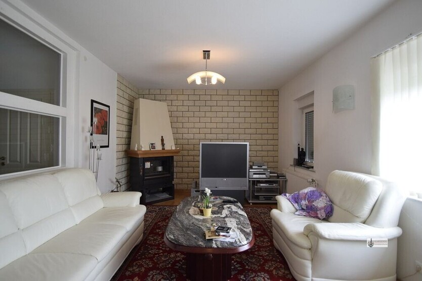 Großes modernisiertes EFH + EBK + Wintergarten + 3 Bäder mit 2 Stellplätzen vor dem Haus