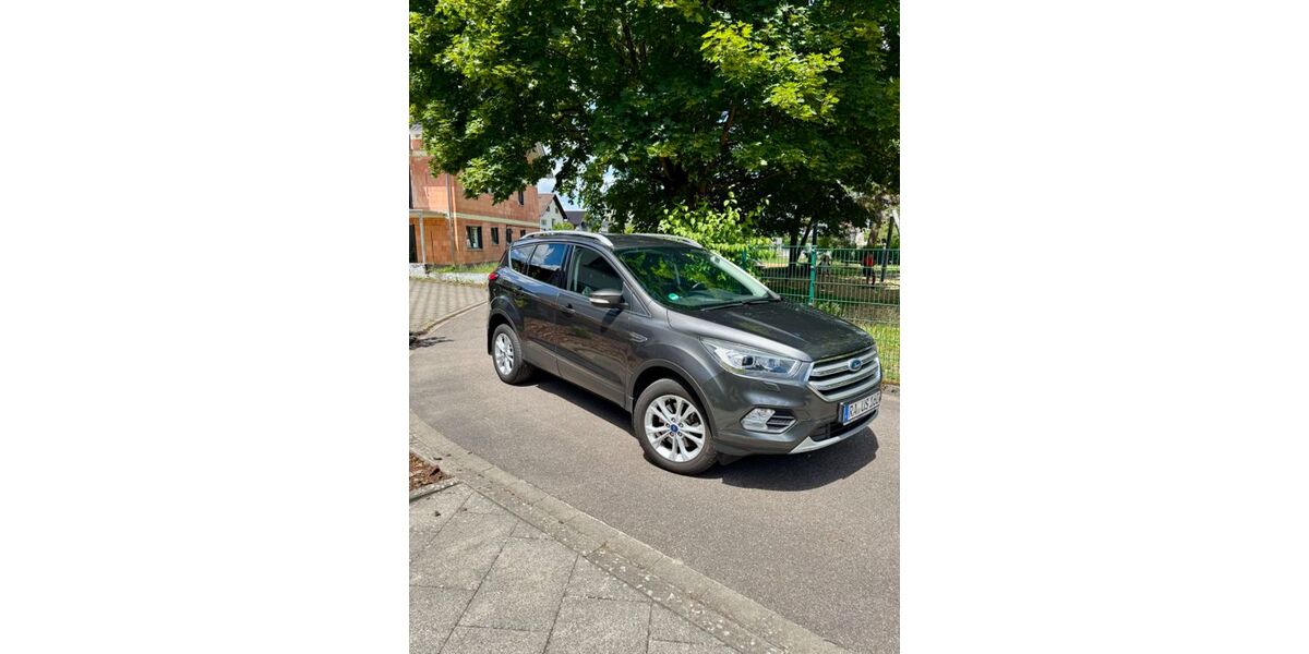 Ford Kuga 65.306 km 15.250 &euro; München 80809