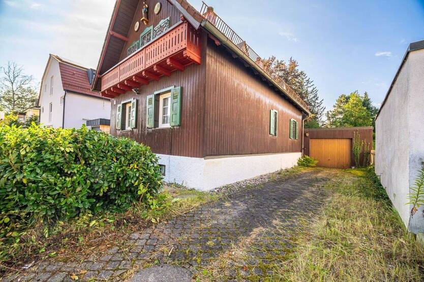 mit Bauvorbescheid- großes Grundstück mit EFH zur Wohntraumgestaltung - Neubau oder Kernsanierung