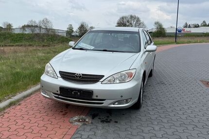 Toyota Camry 255.000 km 5.990 &euro; salzhausen 21376