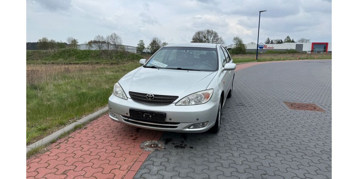 Toyota Camry 255.000 km 5.990 &euro; salzhausen 21376