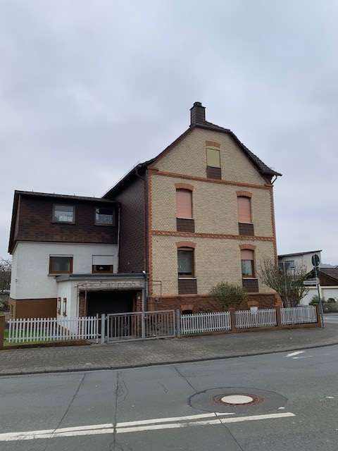 Haus zum Kaufen in Löhnberg 190.000 € 170 m²