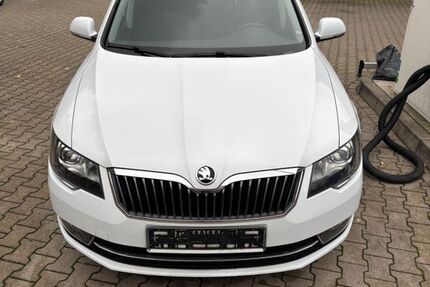 Skoda Superb 213.000 km 7.999 € Dortmund 44263