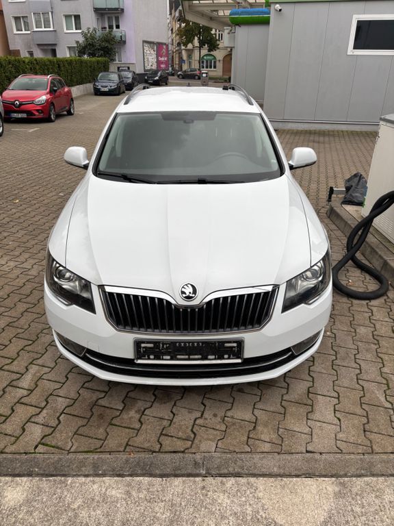 Skoda Superb 213.000 km 7.999 € Dortmund 44263