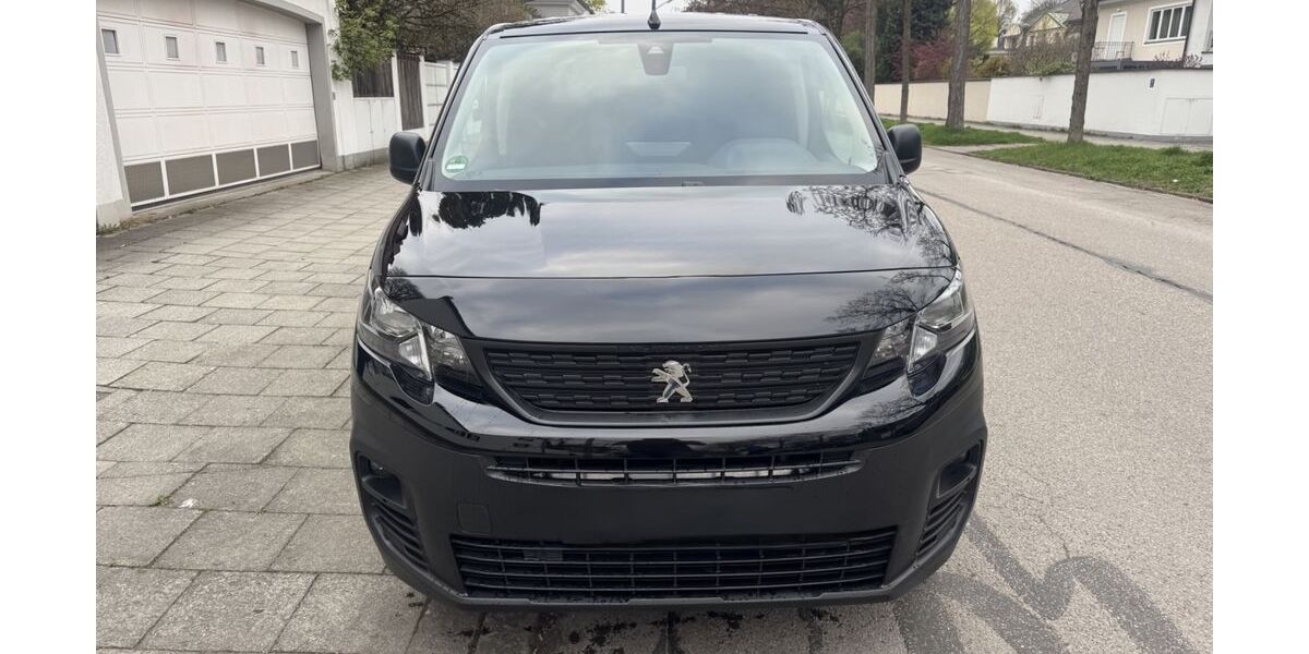 Peugeot Partner 98.000 km 15.999 &euro; München 81677