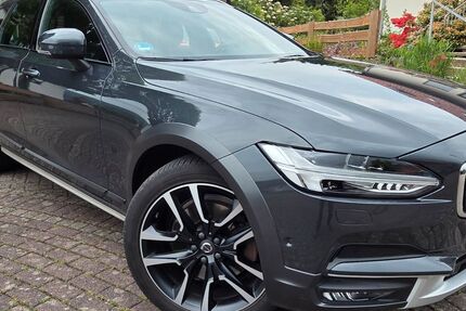 Volvo V90 Cross Country 123.000 km 36.450 &euro; Hann. Münden 34346