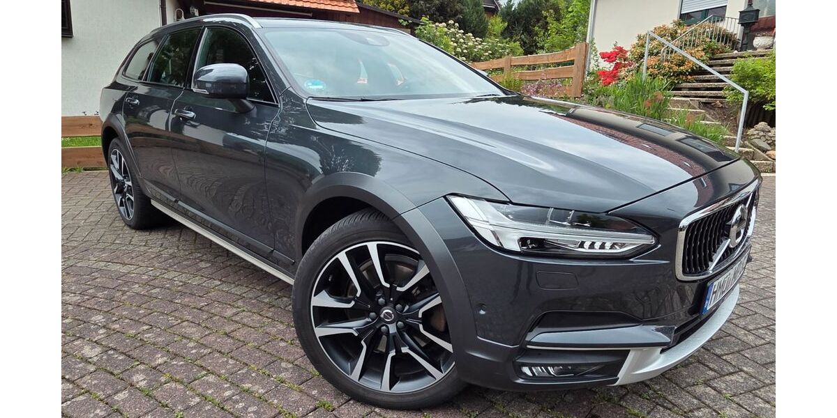 Volvo V90 Cross Country 123.000 km 36.450 &euro; Hann. Münden 34346