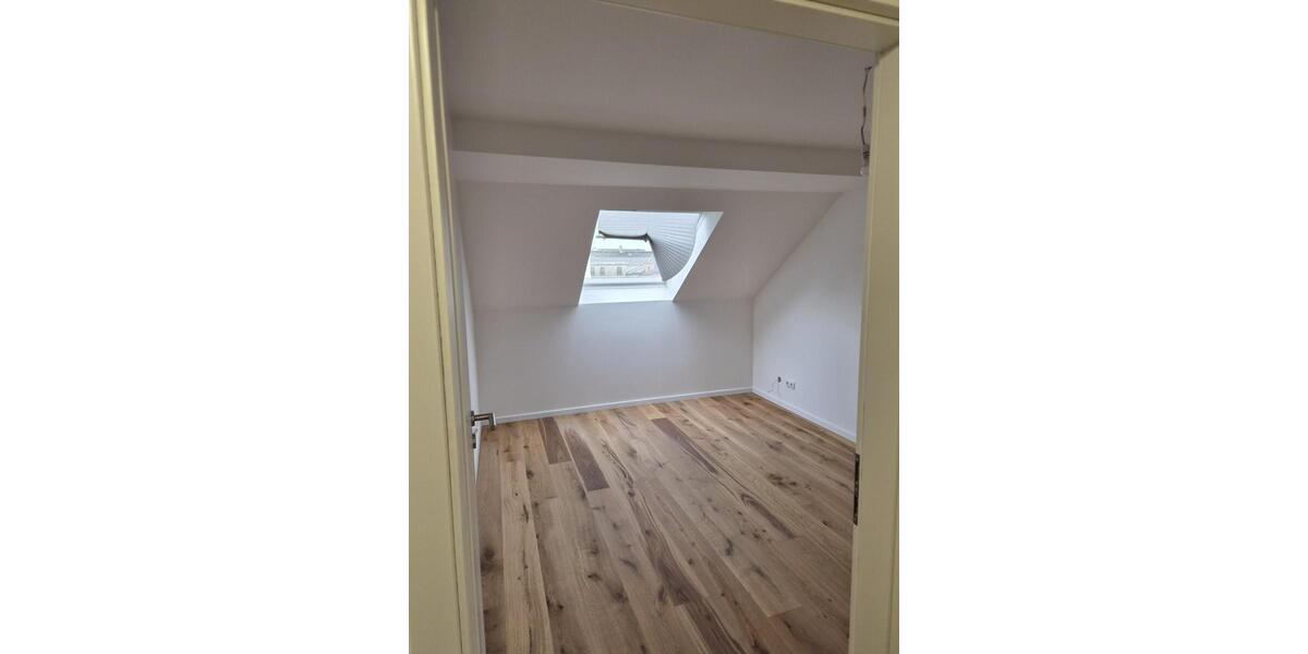 Ab 01.07. großzügig Wohnen in FalkensteinVogtl. - Erstbezug nach hochwertiger Sanierung! - Dachgeschoßwohnung Falkenstein | Angebot:26769017