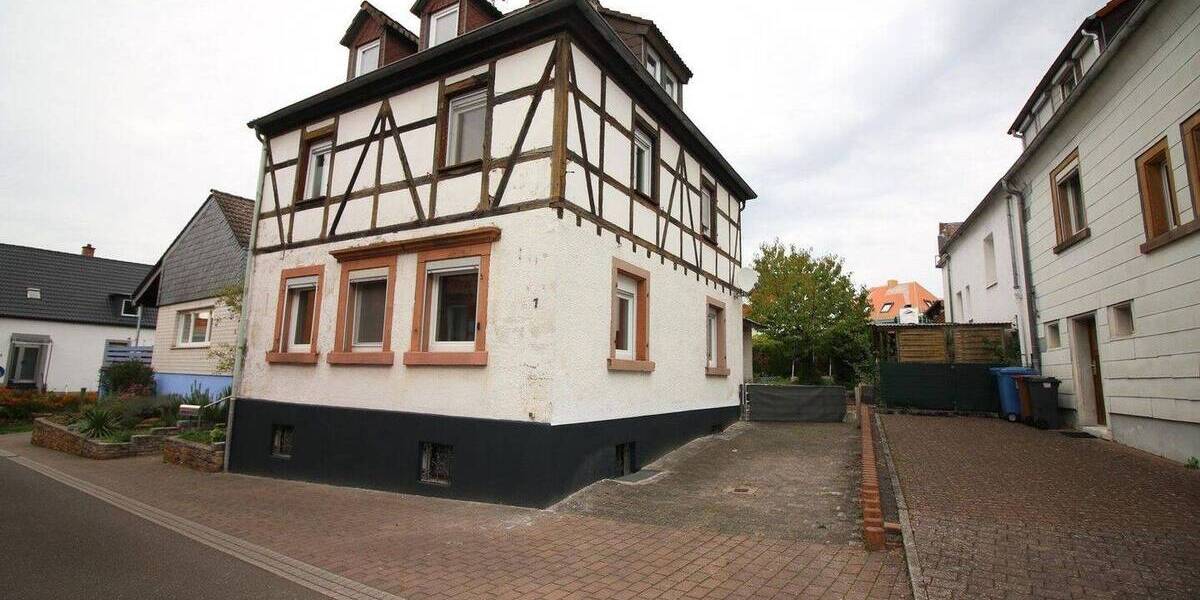 Freistehendes Einfamilienhaus mit Potenzial in Otterberg **6 Zimmer, 121 qm Wohnfläche** 6 zimmer