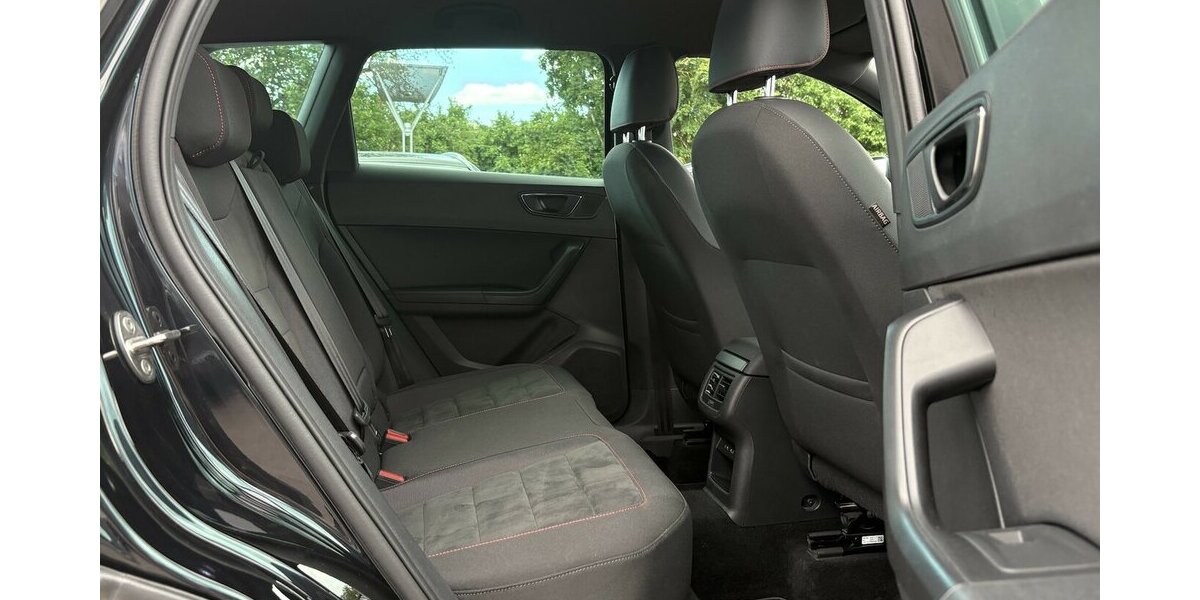 Seat Ateca FR KAMERA/NAVI/CARPLAY/KEYLESS/SHZ/AHK/DSG 113.916 km 16.900 &euro; Villingen-Schwenningen 78054