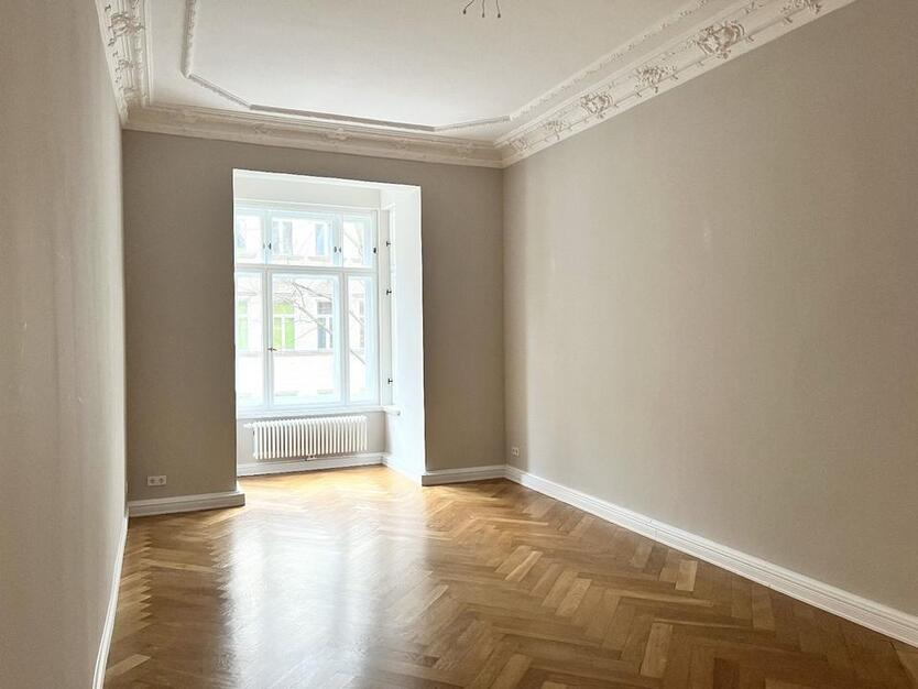 Sanierte 4 Zimmer AltbauWohnung in Bestlage
