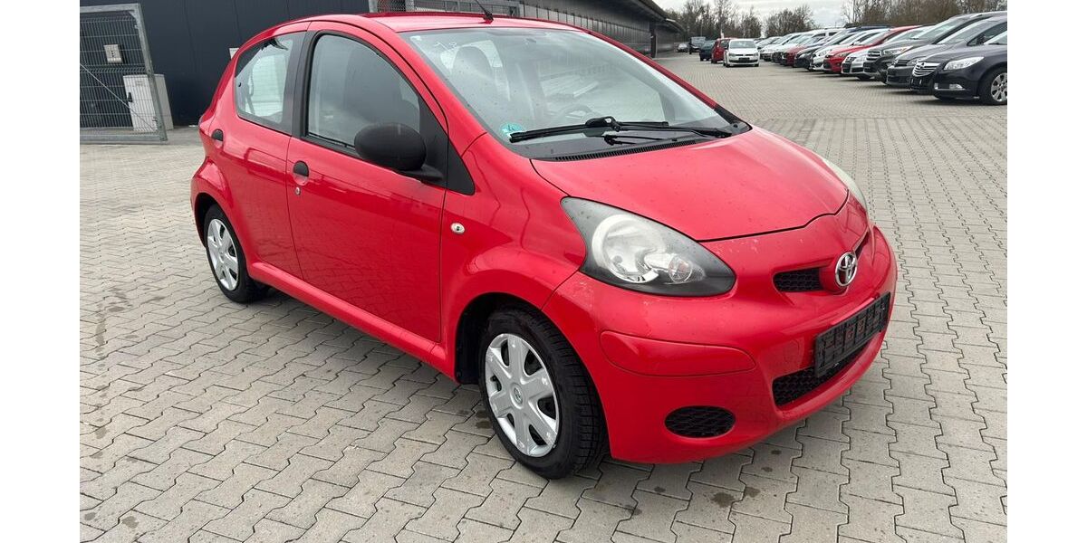Toyota Aygo (X) 124.000 km 1.399 &euro; Köfering 93096