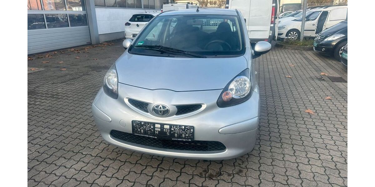 Toyota Aygo (X) 119.000 km 3.199 € Bochum 44866