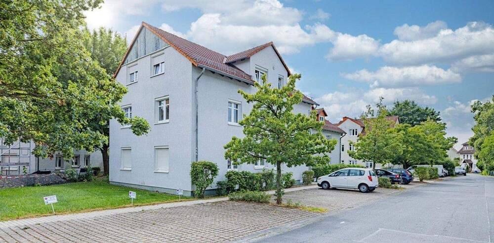 Frisch renoviert und sofort bezugsfertig- 4-Zimmer-Wohnung mit Terrasse 4 zimmer