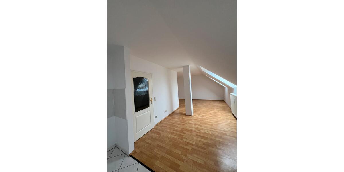 Dachgeschoßwohnung Chemnitz Kapellenberg - 2 Zimmer, 60 m&sup2;, 75.000&euro; | Angebot:25047565