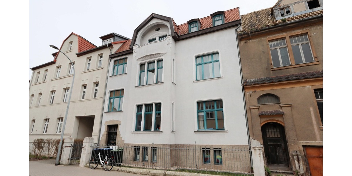 Unweit der Hochschule Anhalt - Mehrfamilienhaus - Schön gelegen 15 zimmer