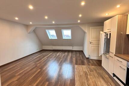 4-Zimmer Wohnung mit ausgebautem Dachgeschoss & großer Terrasse 4 zimmer