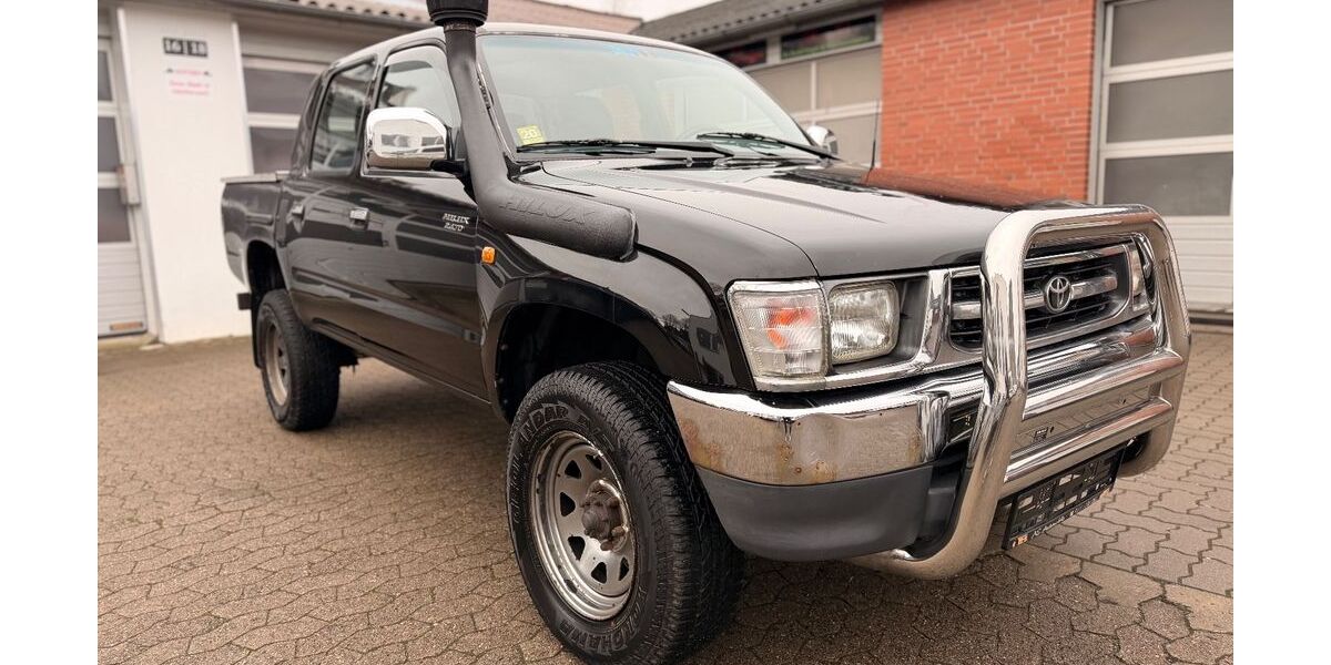 Toyota Hilux 327.000 km 16.800 &euro; Kiel 24146