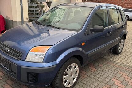 Ford Fusion 140.000 km 2.490 € Dresden 01139