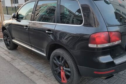 VW Touareg 297.000 km 4.500 &euro; Braunschweig 38126