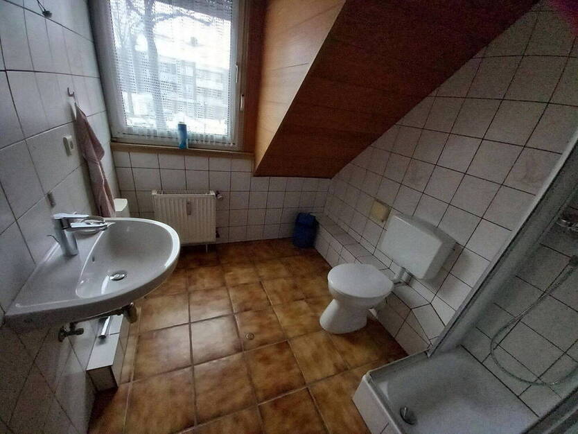 Helles Appartment, ca. 43m², große Fensterfront, 1.OG