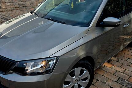 Skoda Fabia 129.463 km 7.999 € KASSEL 34125