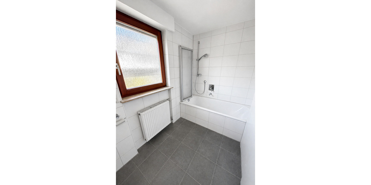 Mehrfamilienhaus, Wohnhaus Filderstadt Bernhausen - 6 Zimmer, 155 m&sup2;, 1.950&euro; | Angebot:26378203