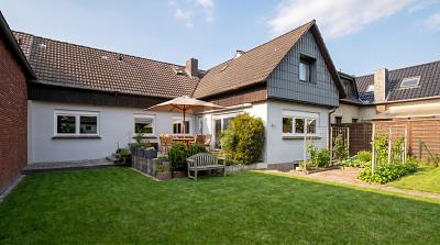 MODERNISIERT, GEPFLEGT UND FLEXIBEL NUTZBAR - Reihenmittelhaus Northeim | Angebot:26701850