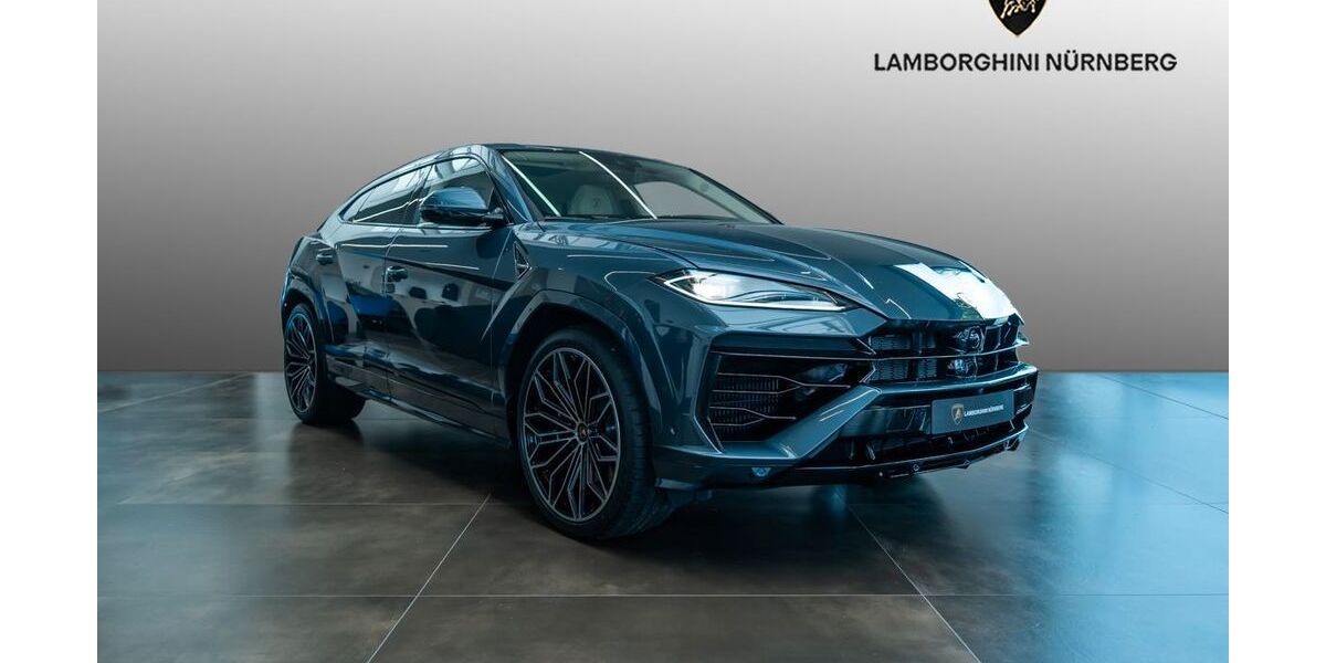Lamborghini Urus 3.150 km 329.640 &euro; Nürnberg 90441