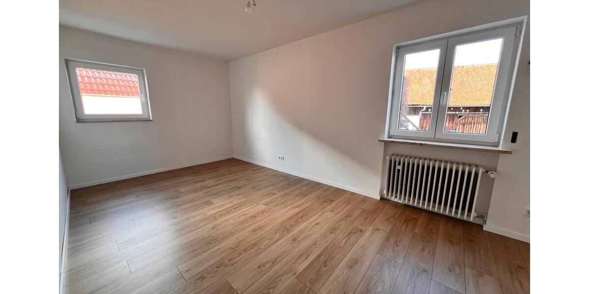 Erdgeschoss-Wohnung mit Terrasse und privatem Garten in ZFH 3 zimmer
