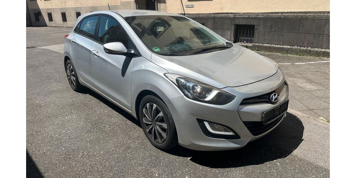 Hyundai i30 176.000 km 2.990 &euro; Neuss 41460