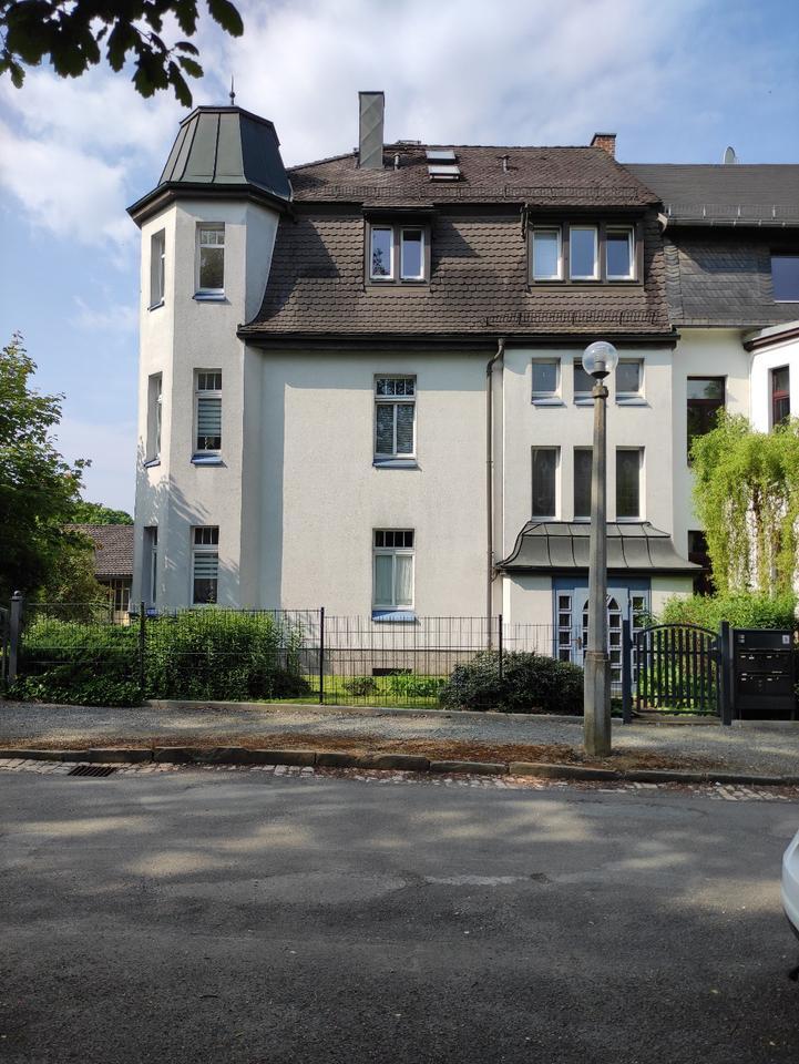 Sanierte Villa mit ausbaufähigem Nebengebäude