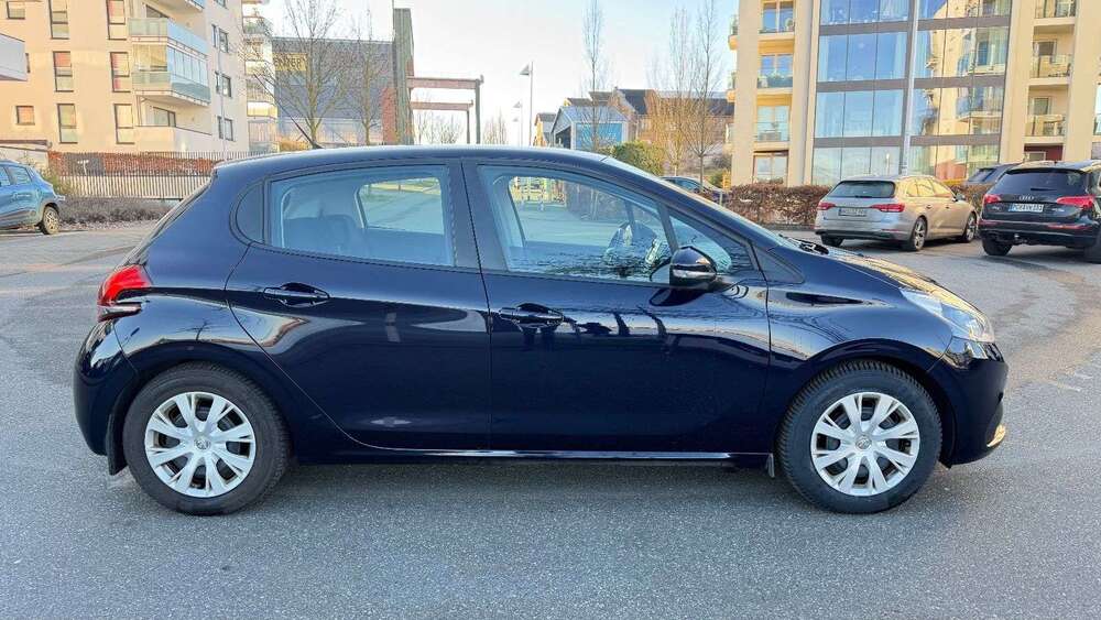 Peugeot 208 107.955 km 7.600 &euro; Rostock 18069