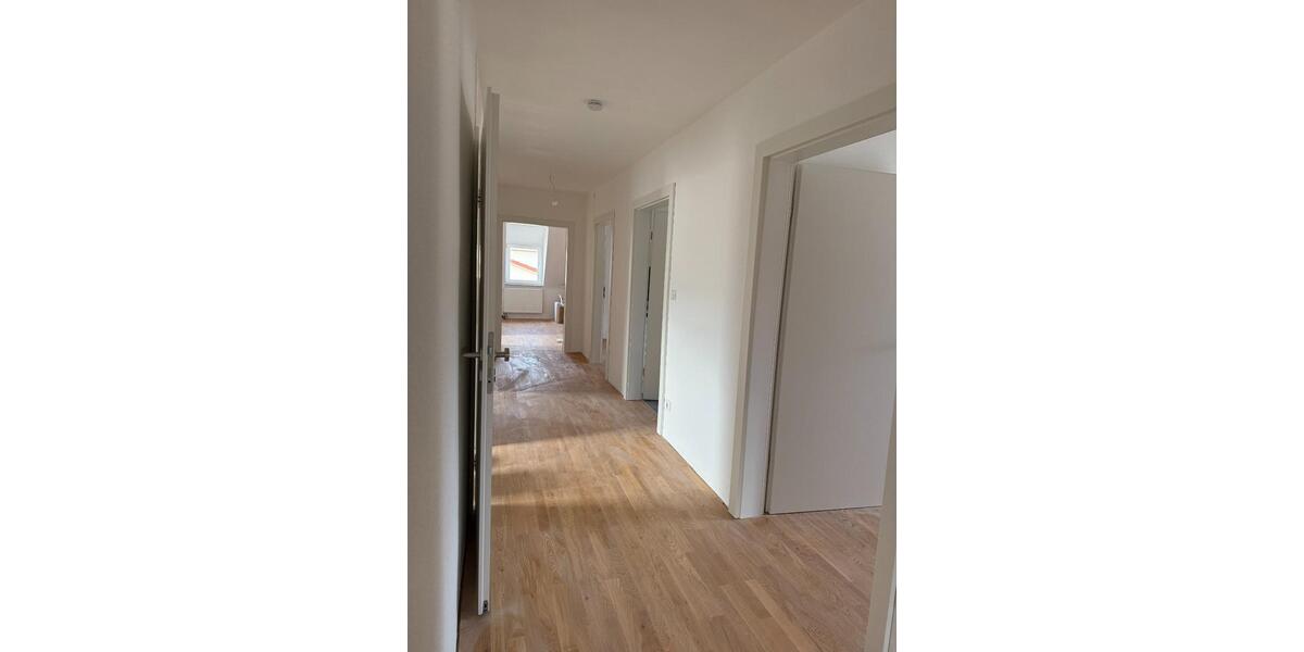 Dachgeschoßwohnung Münnerstadt - 6 Zimmer, 115 m&sup2;, 900&euro; | Angebot:25343943