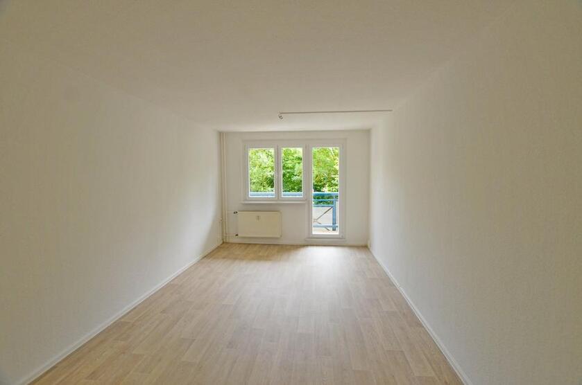 2-Raum-Wohnung, Aufzug, 1.Etage, Dusche, Balkon! Bezug sofort möglich!