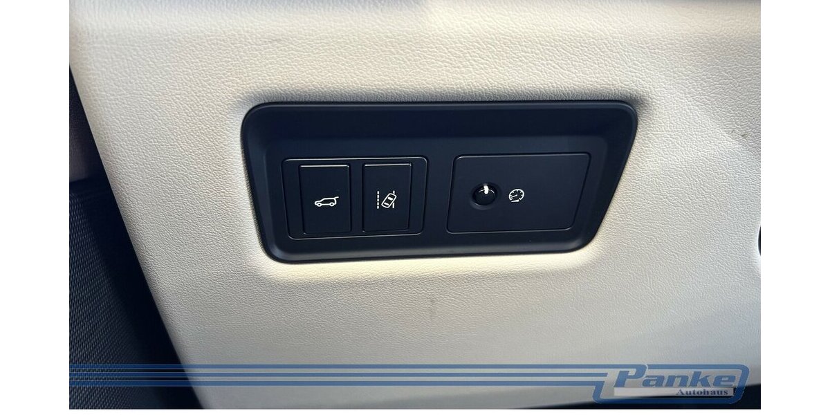 Land Rover Range Rover Vogue 4.4*Pano*LuftF*AHK*SoftC*ACC* 191.145 km 27.990 &euro; Berlin 13187