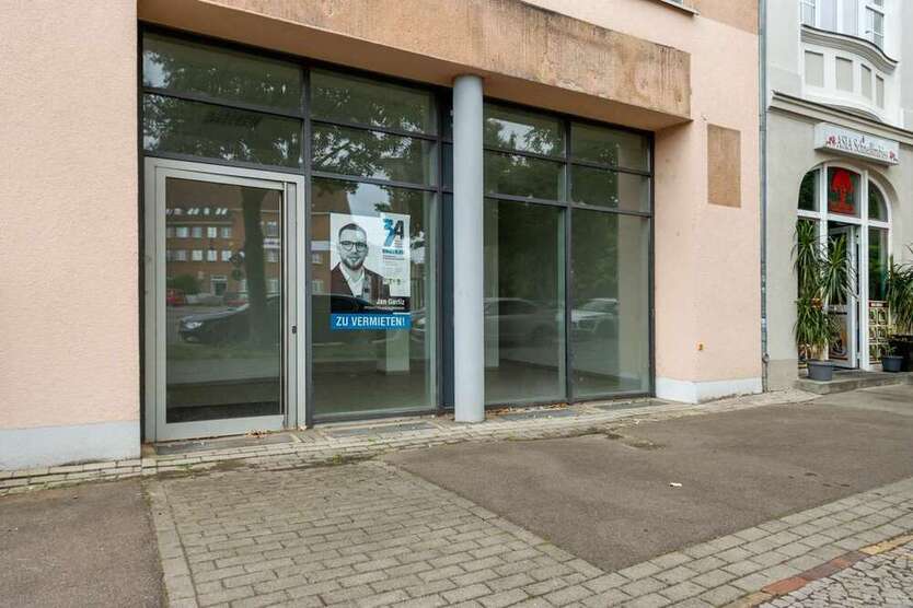 Einzelhandel in Halle 750 € 83 m²