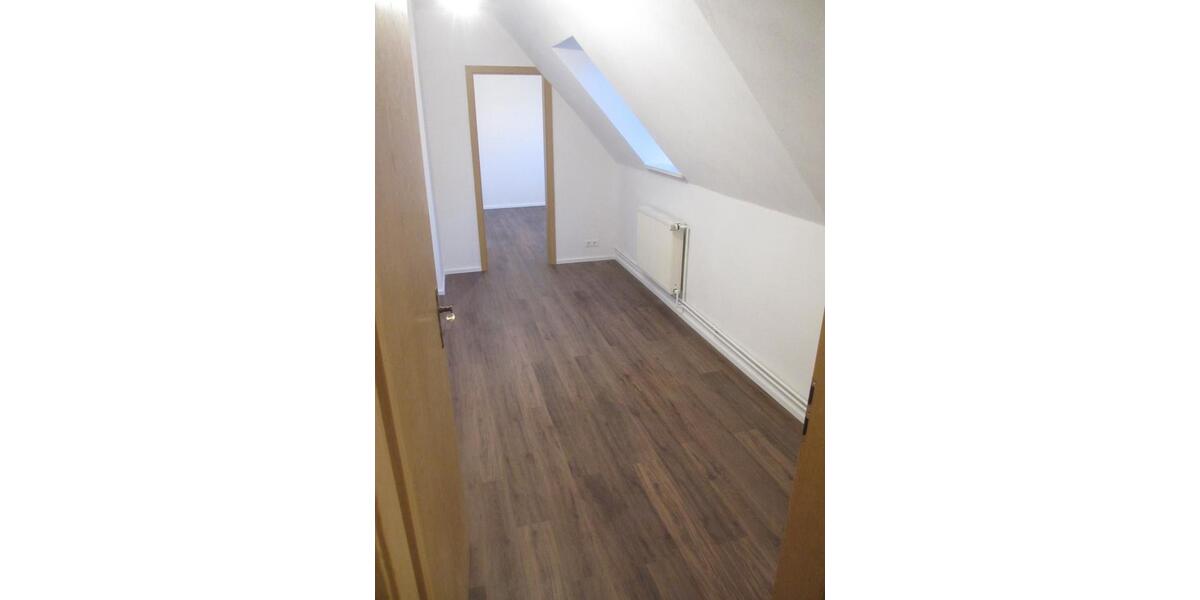 Dachgeschoßwohnung Aschersleben - 3 Zimmer, 70 m&sup2;, 40.000&euro; | Angebot:26516777