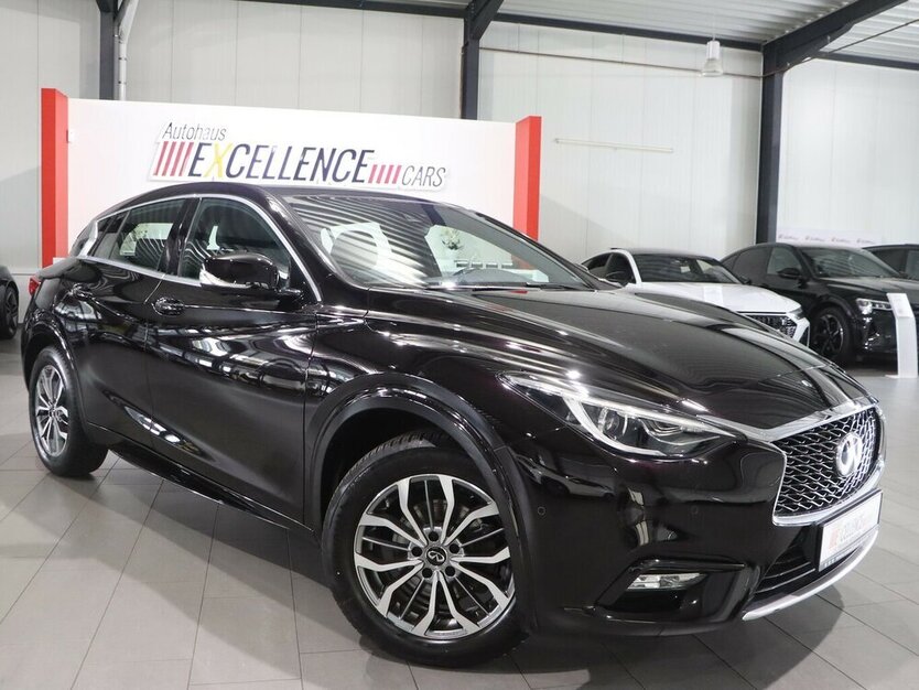Q30 1.6 PREMIUM / PANORAMA / LED / NAVI+360°