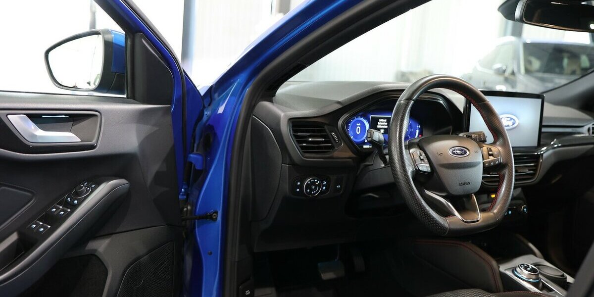 Ford Focus Tunier 1.5 EB ST-LINE X SPORT BLUE & BLACK 100.000 km 16.444 &euro; Hamm 59077